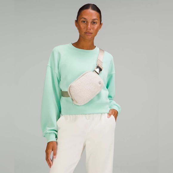 Brand New Sold Our Lululemon Everywhere Belt Bag 1L
Fleece Ivory - Picture 2 of 12